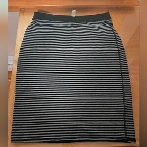 Old Navy Black and White Knee-Length Pencil Skirt